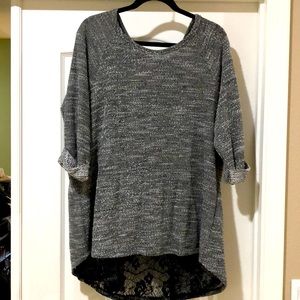 Bobeau brand top with slit back and lace 1X